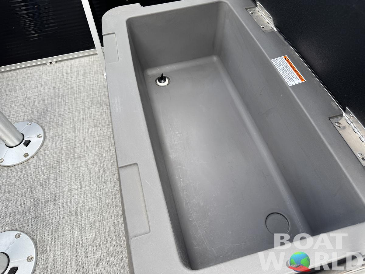 Used 2024 Princecraft Vectra 21 RL Dinette Swingback Pontoon