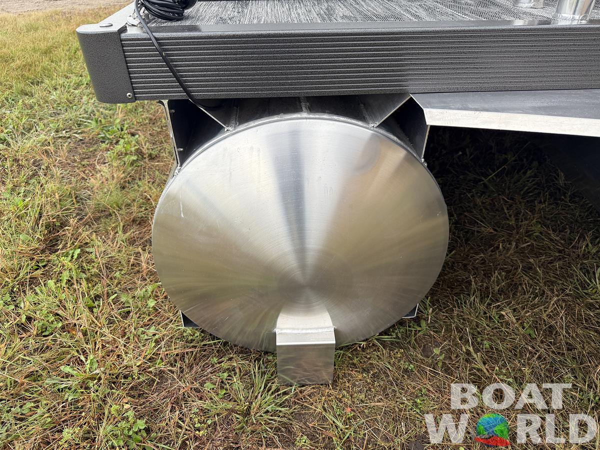 2025 Montego Bay 8522 Fish & Cruise Tritoon & Honda 150HP 4-Stroke EFI