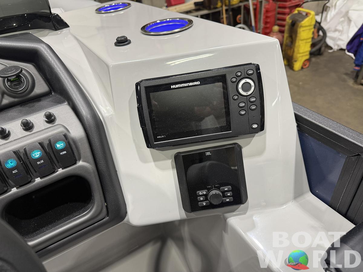 2026 Bentley Pontoons Legacy 223 Swingback Tritoon 