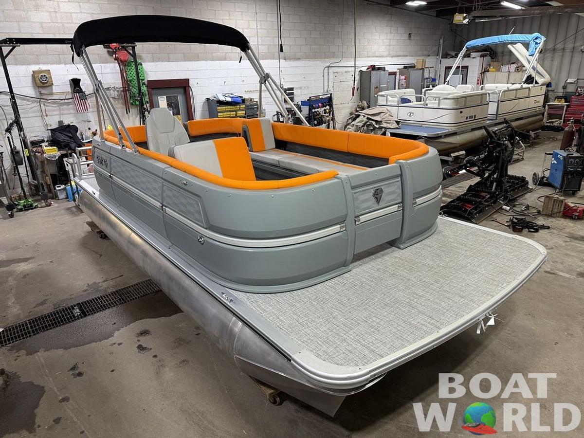 2025 Tahoe Pontoons Aura 2185 Quad Lounge & 90HP 4-Stroke EFI