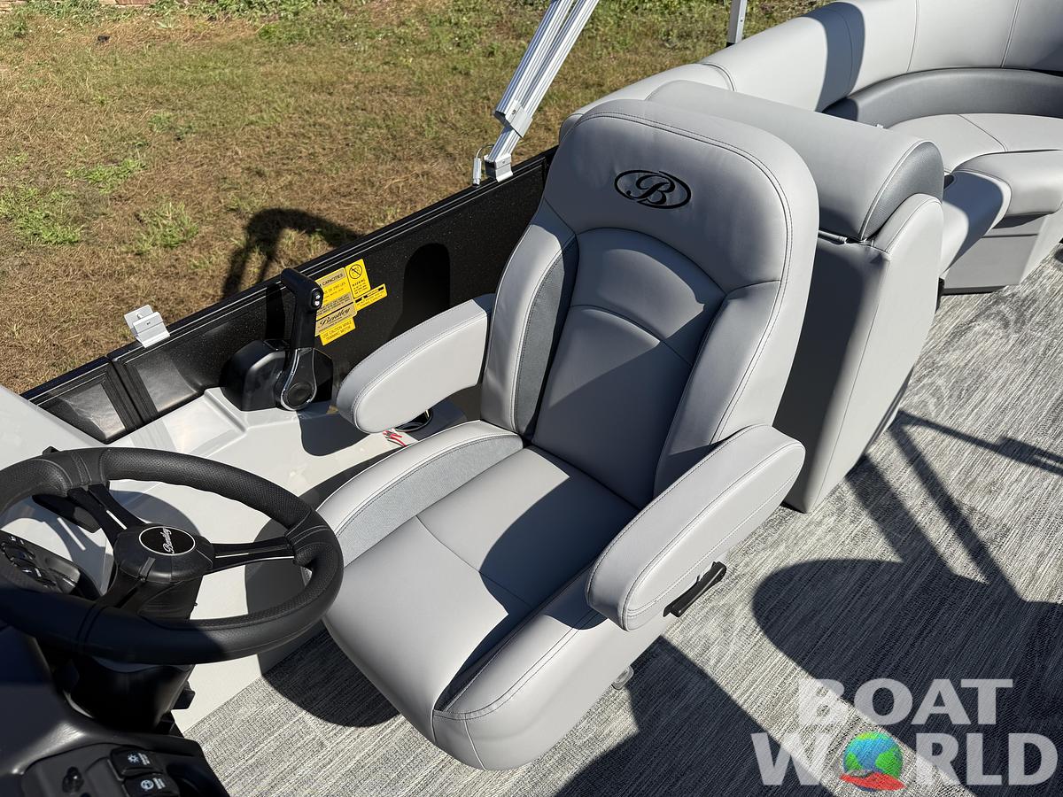 2026 Bentley Pontoons Legacy 220 Navigator Quad Lounge & Honda 4-Stroke EFI