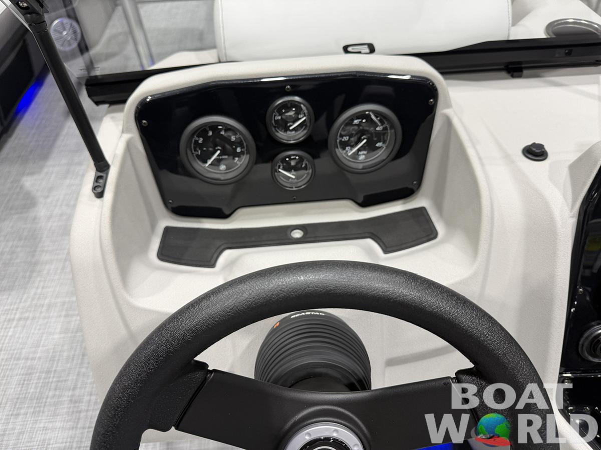 2026 Princecraft Vectra 23 RL Lounge Swingback Tritoon 