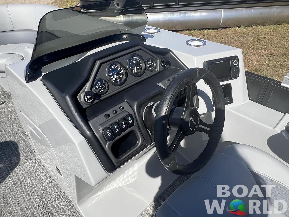 2026 Bentley Pontoons Legacy 220 QSB Swingback