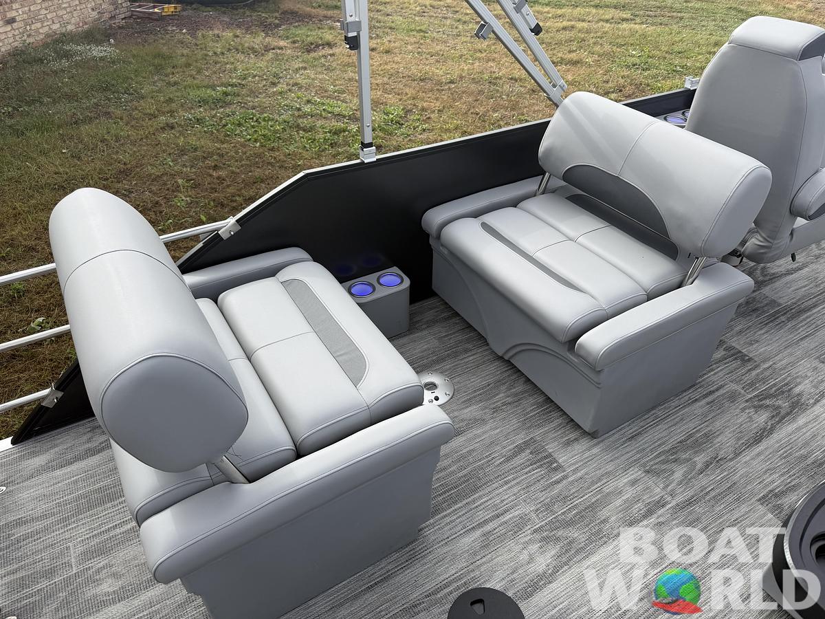 2026 Bentley Pontoons Legacy 223 QSB Swingback Tritoon 