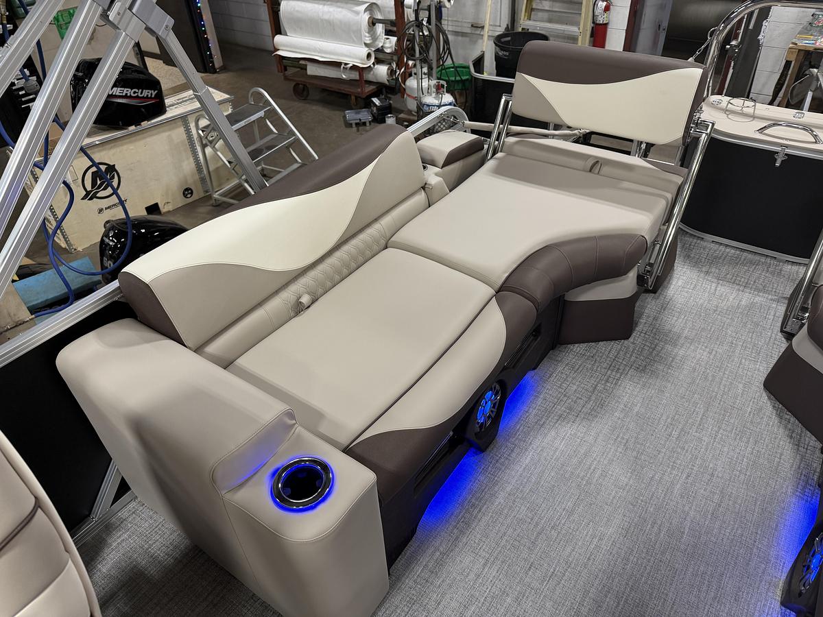 2025 Tahoe Pontoons LTZ 2385 Quad Lounge Shift SS Tritoon & Honda 4-Stroke EFI