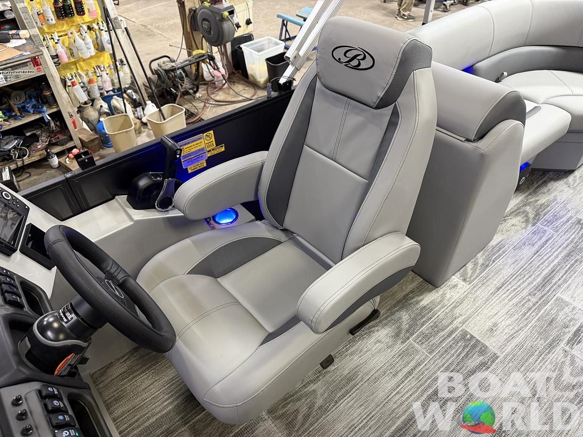 2025 Bentley Pontoons Legacy 223 Navigator Quad Lounge Tritoon & Honda 4-Stroke EFI