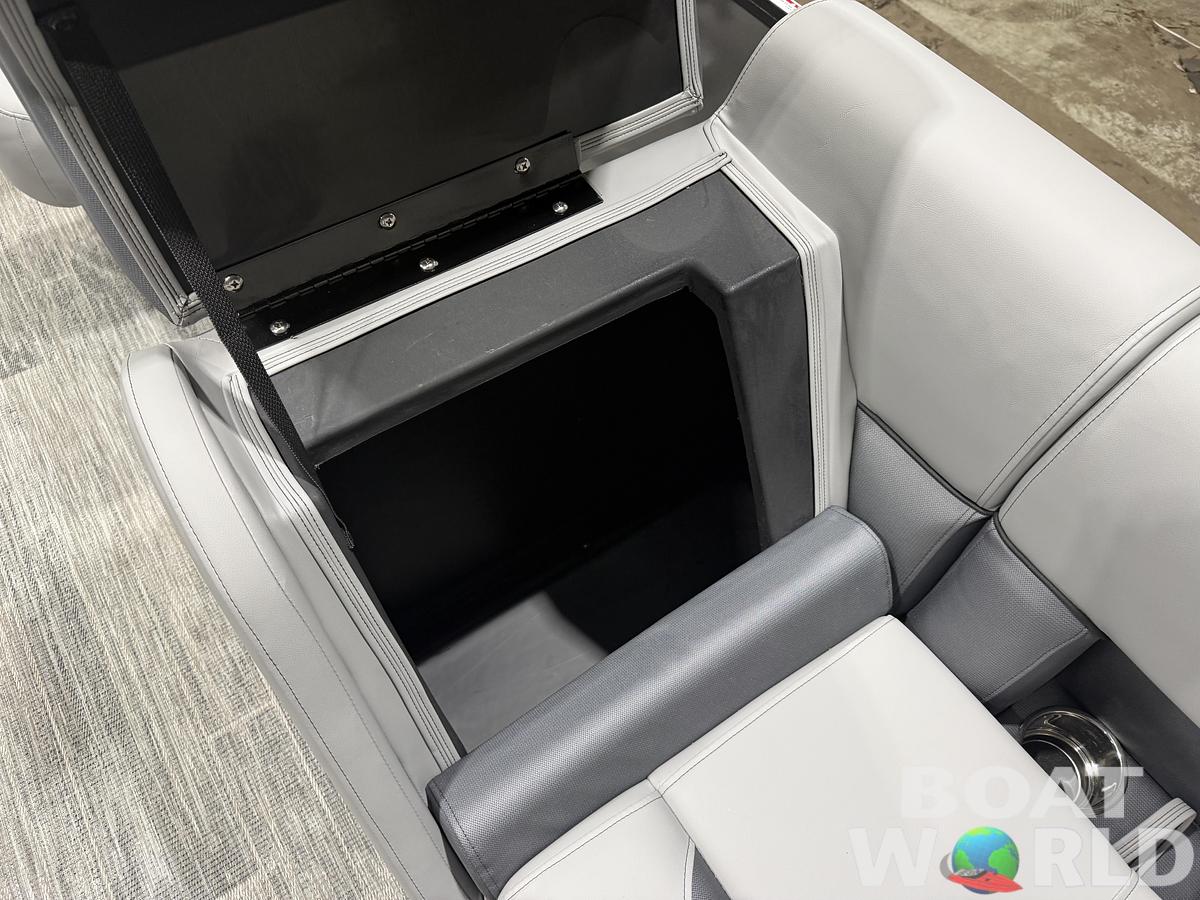 2026 Bentley Pontoons Legacy 220 Navigator Quad Lounge