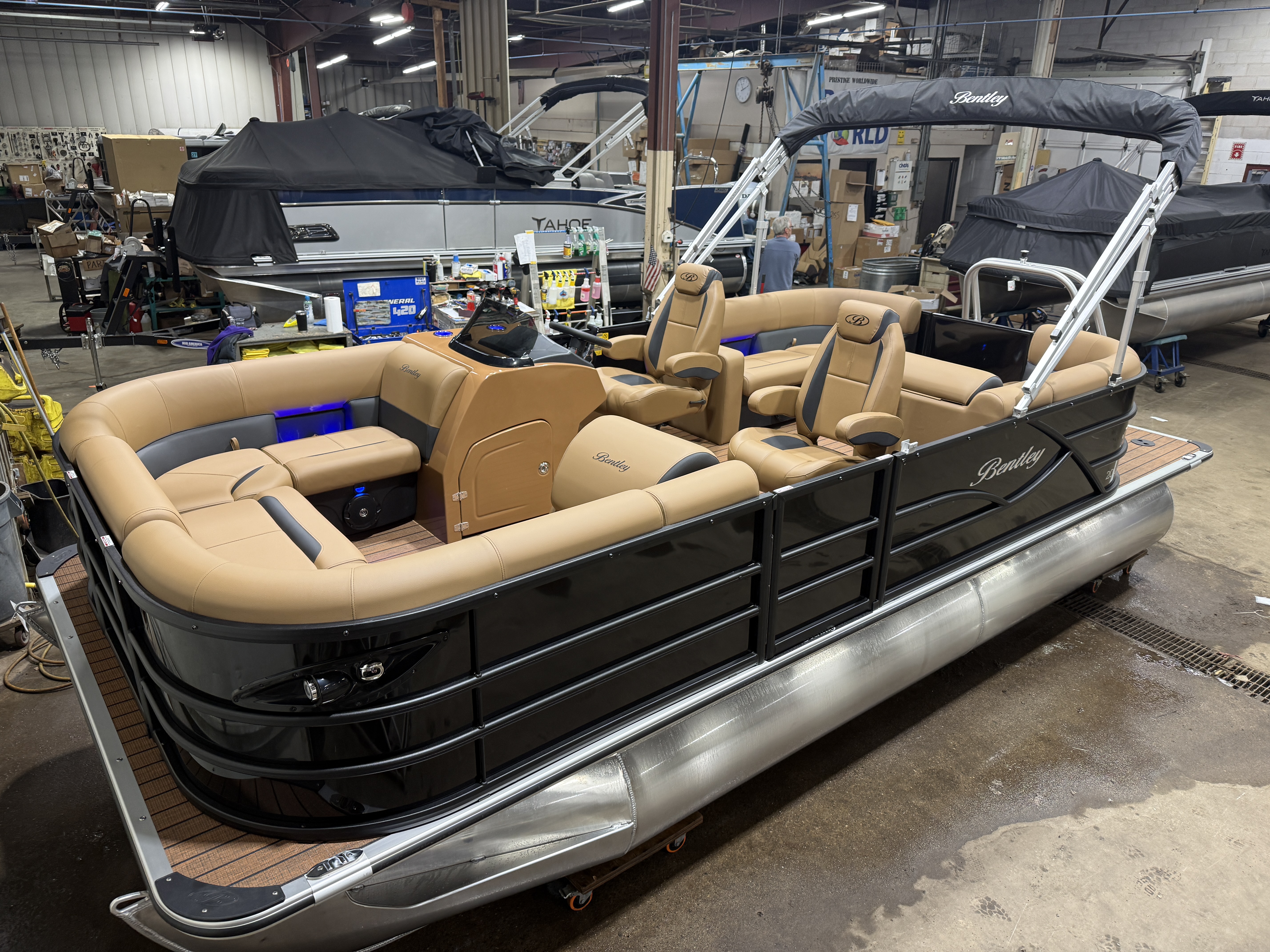 2026 Bentley Pontoons Legacy 200 Navigator Quad Lounge $39995