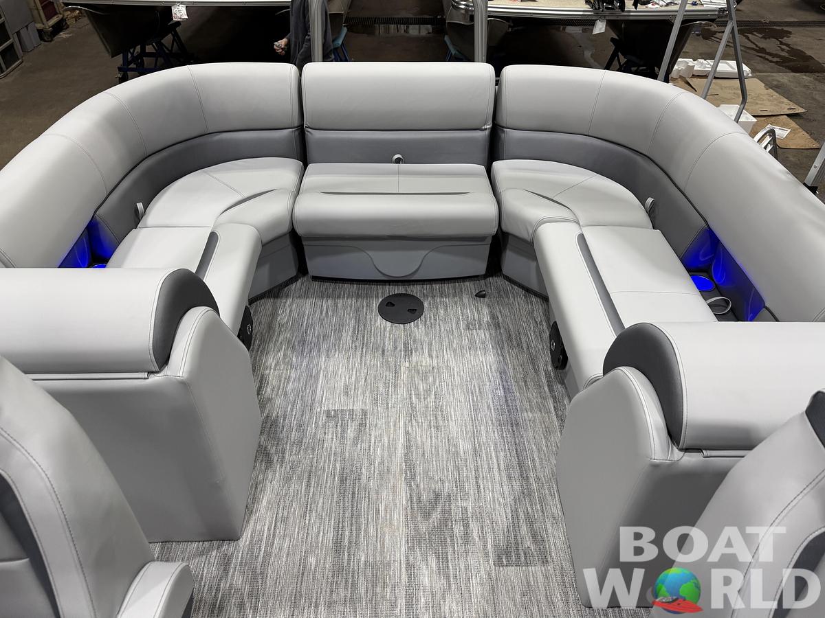 2026 Bentley Pontoons Legacy 223 Navigator Quad Lounge Tritoon