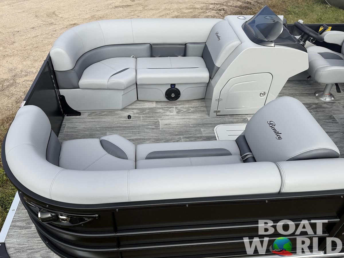 2026 Bentley Pontoons Legacy 223 QSB Swingback Tritoon 