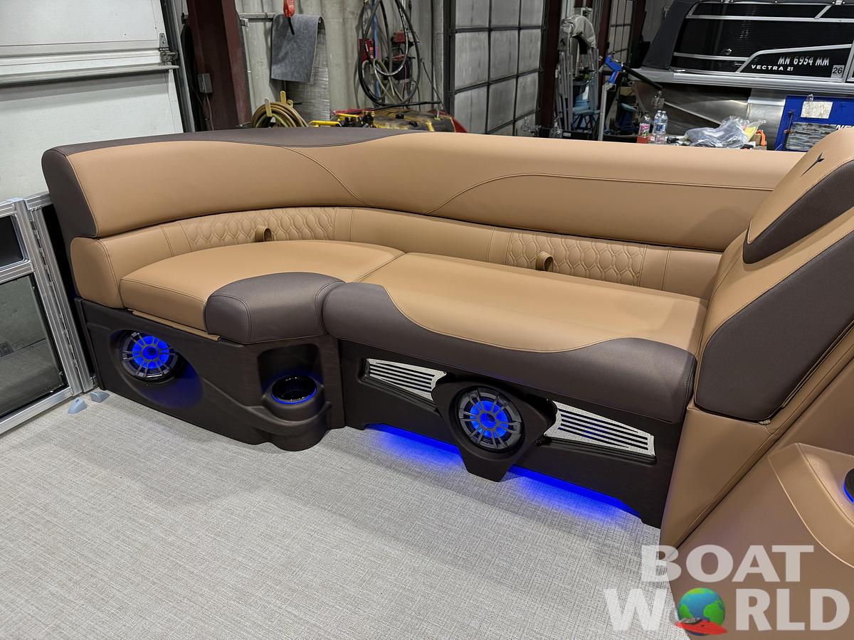 2027 Tahoe LTZ 2385 Quad Lounge & 4-Stroke $42995