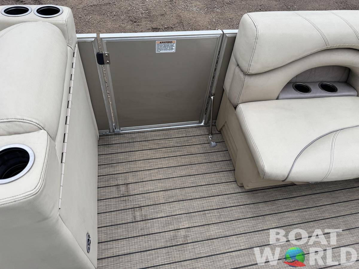 Used 2018 Sylvan Mirage 820 Cruise