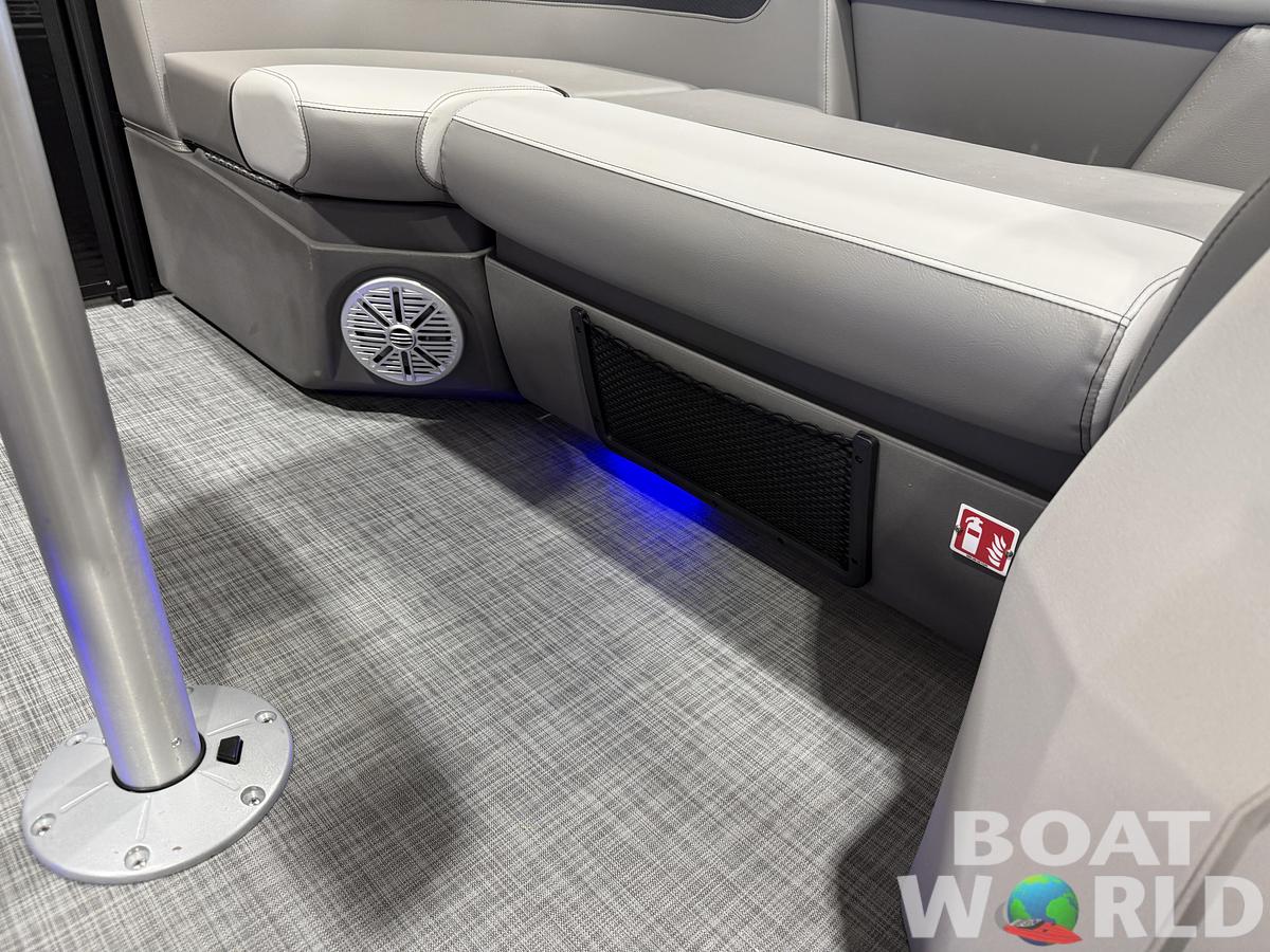 2026 Princecraft Vectra 21 RL Swingback Dinette $30995