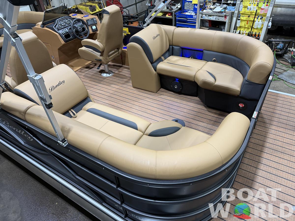 2026 Bentley Legacy 223 Navigator Quad Lounge Tritoon