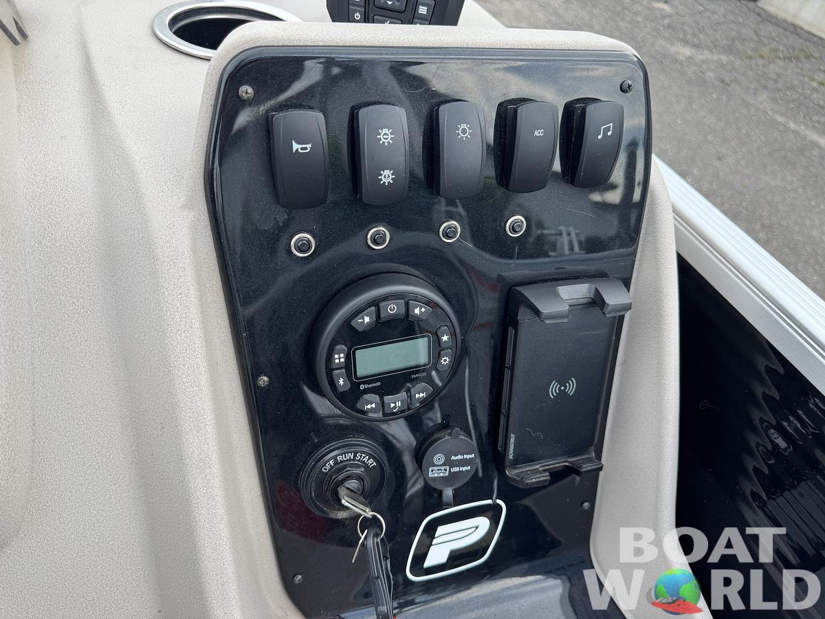 Used 2024 Princecraft Vectra 21 RL Dinette Swingback Pontoon