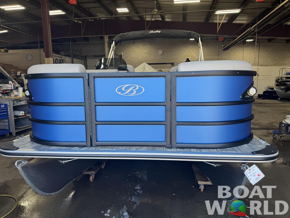 2026 Bentley Pontoons Legacy 220 Navigator Quad Lounge