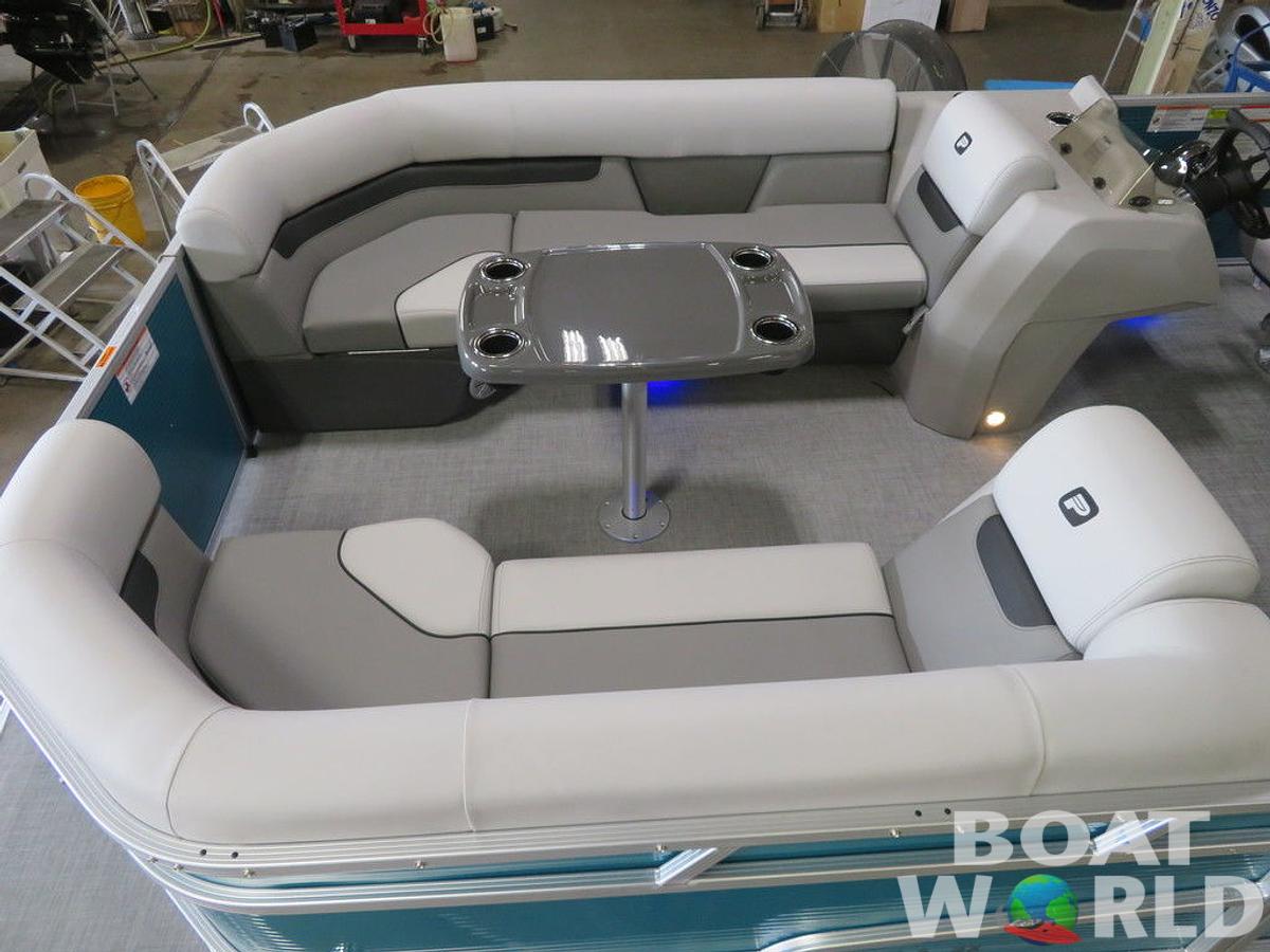 2025 Princecraft Vectra 23 RL SS Swingback Pontoon & Mercury 4-Stroke EFI