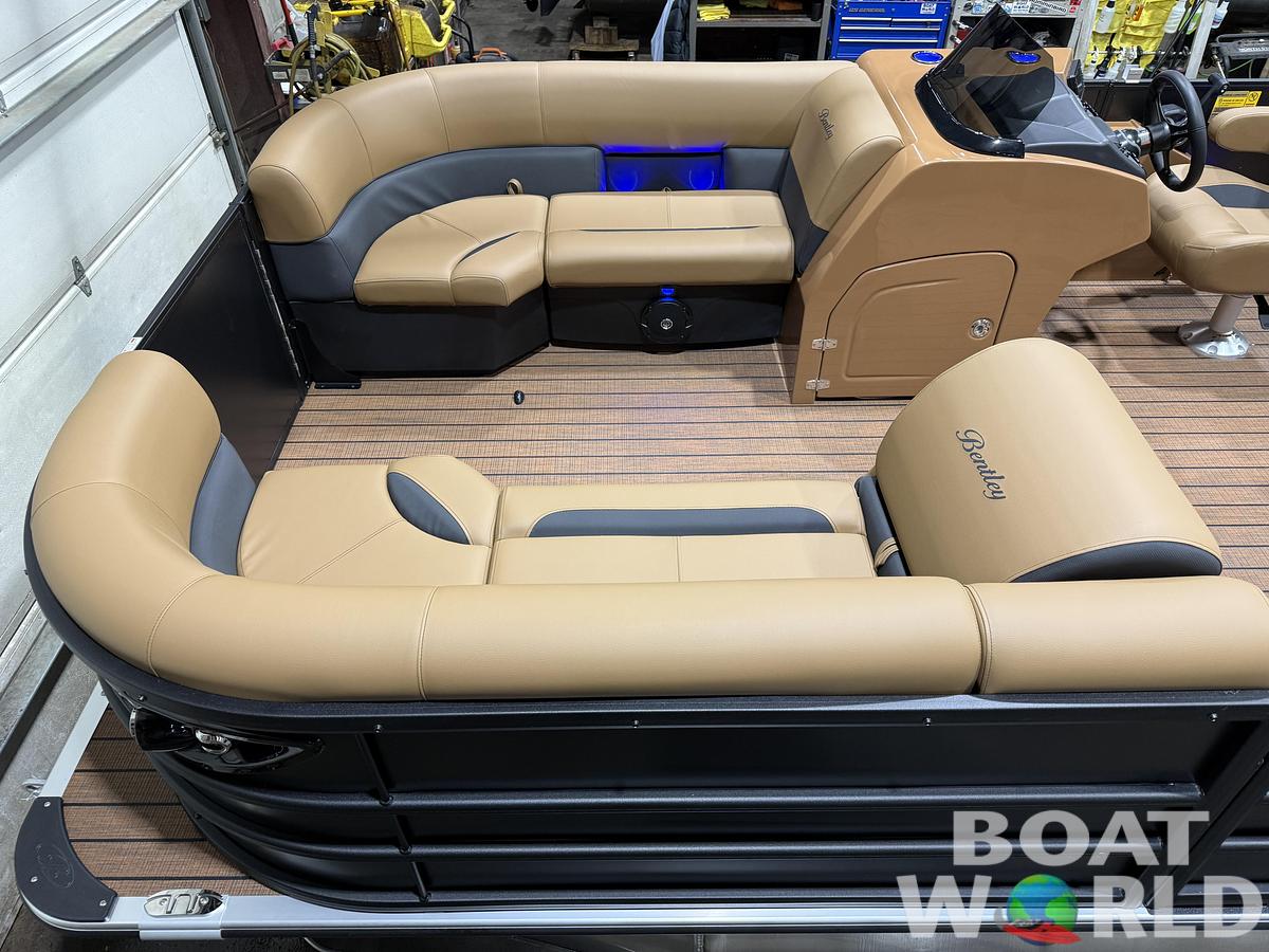 2026 Bentley Pontoons Legacy 220 Swingback 