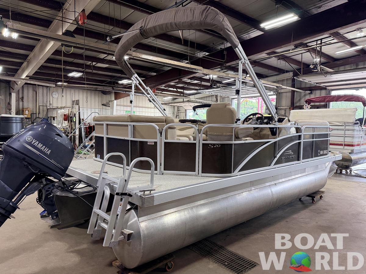 Used 2016 Bennington 20 SLM & 50HP Yamaha 4Stroke -$19,995