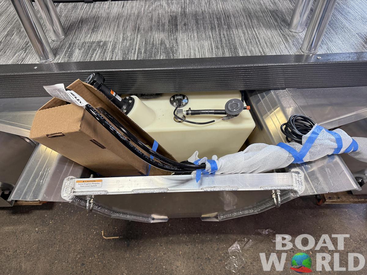 2026 Montego Bay 8522 DL Quad Lounge Tritoon