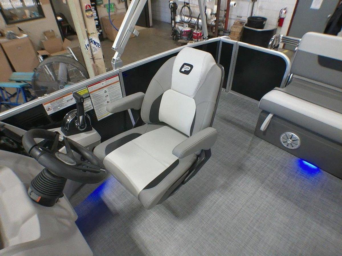 2025 Princecraft Vectra 23 RL Swingback Lounge Pontoon & Mercury 4-Stroke EFI