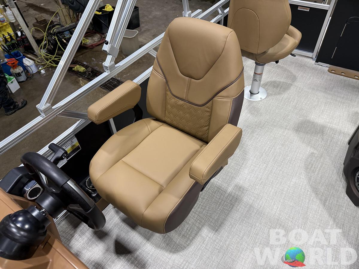 2027 Tahoe Sport Fish & Cruise 23E80 Pontoon $33995