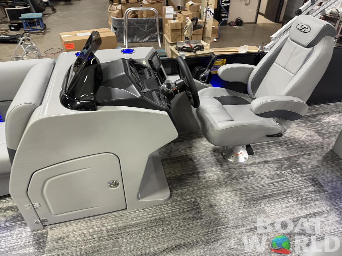 2026 Bentley Pontoons Legacy 220 Swingback & 4-Stroke EFI