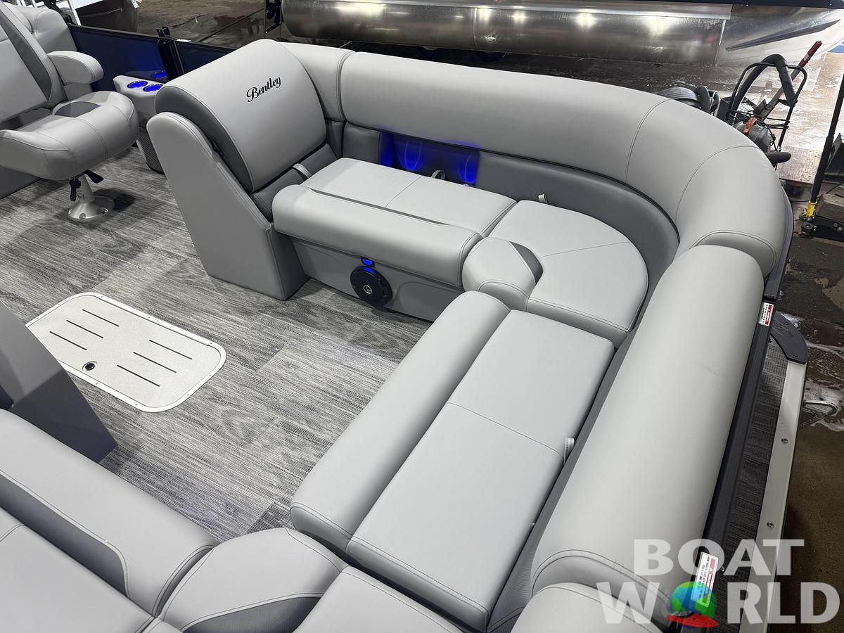 2026 Bentley 223 Navigator Quad Lounge Tritoon $50995