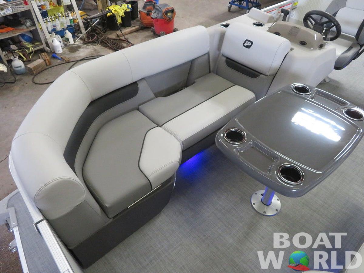 2025 Princecraft Vectra 21 RL Swingback SS Pontoon & Mercury 4-Stroke EFI