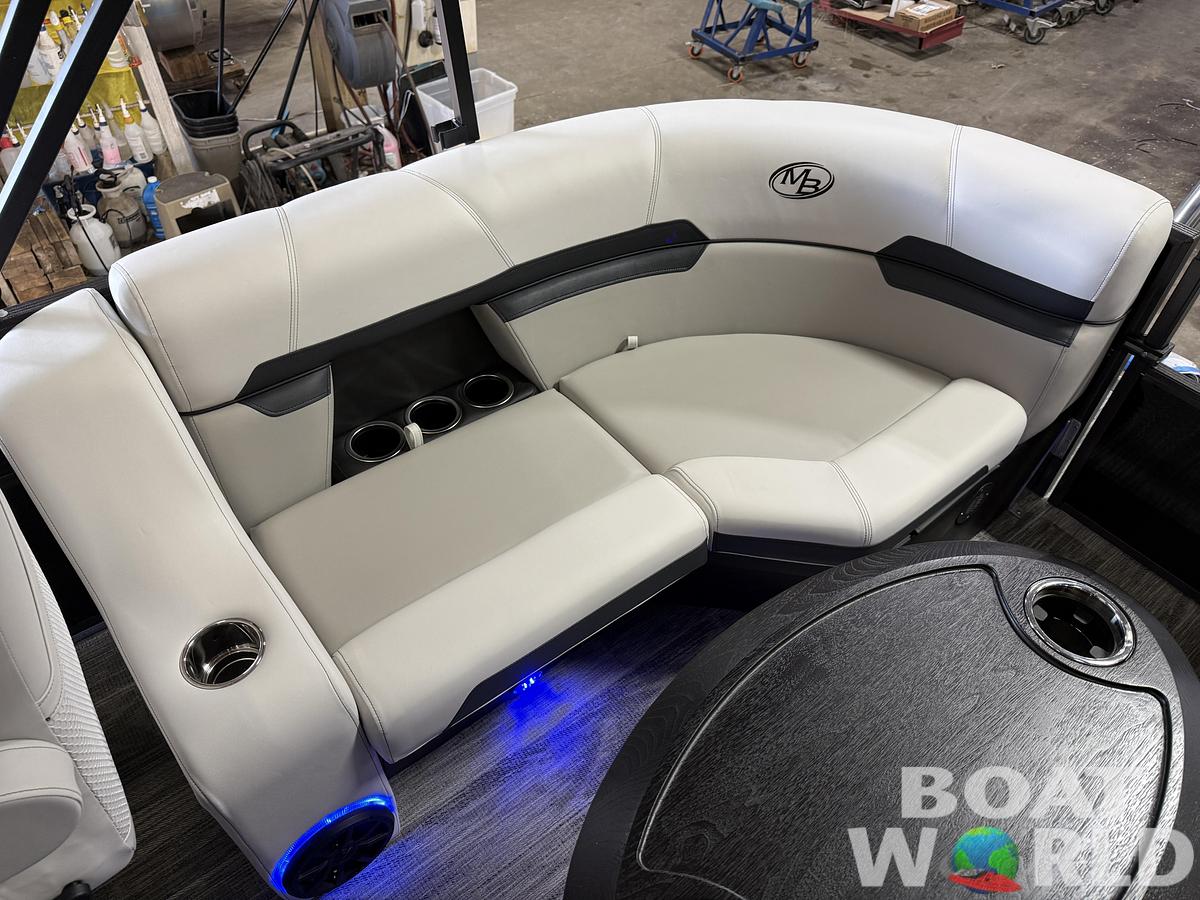 2026 Montego Bay 8522 DL Quad Lounge Tritoon