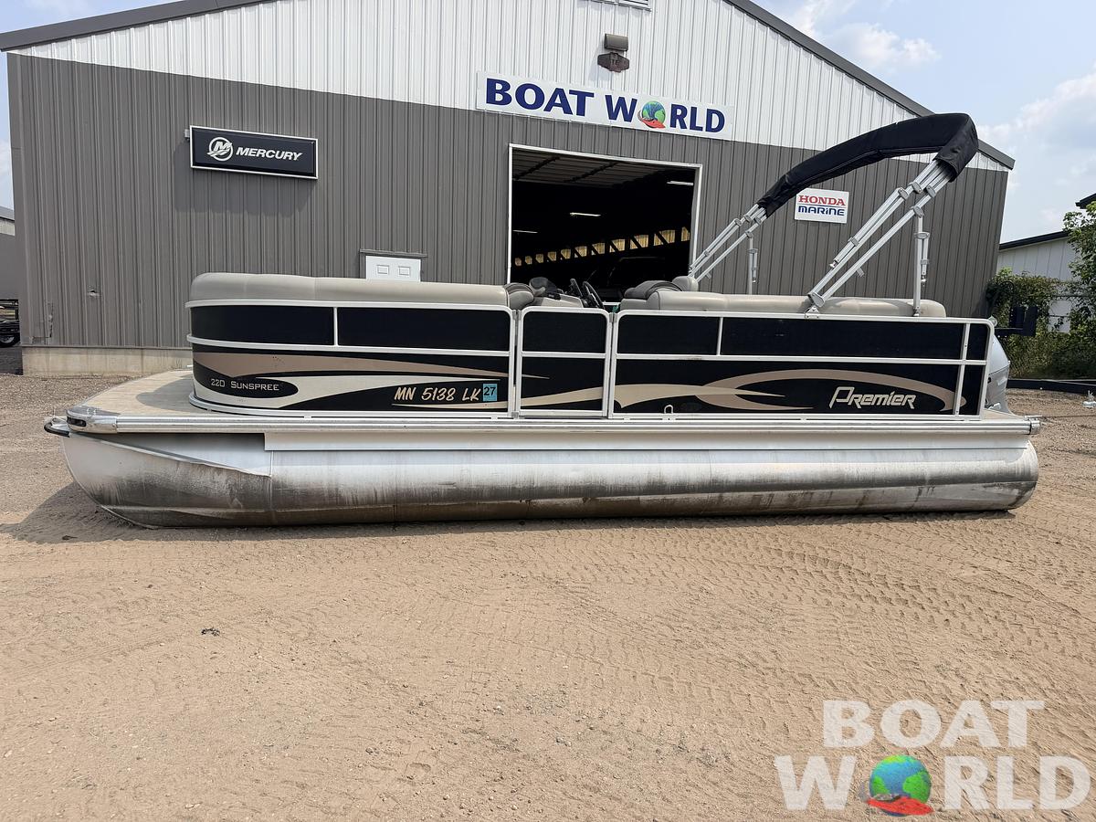 Used 2016 Premier 220 SunSpree & 50HP Honda 4Stroke -$24,995
