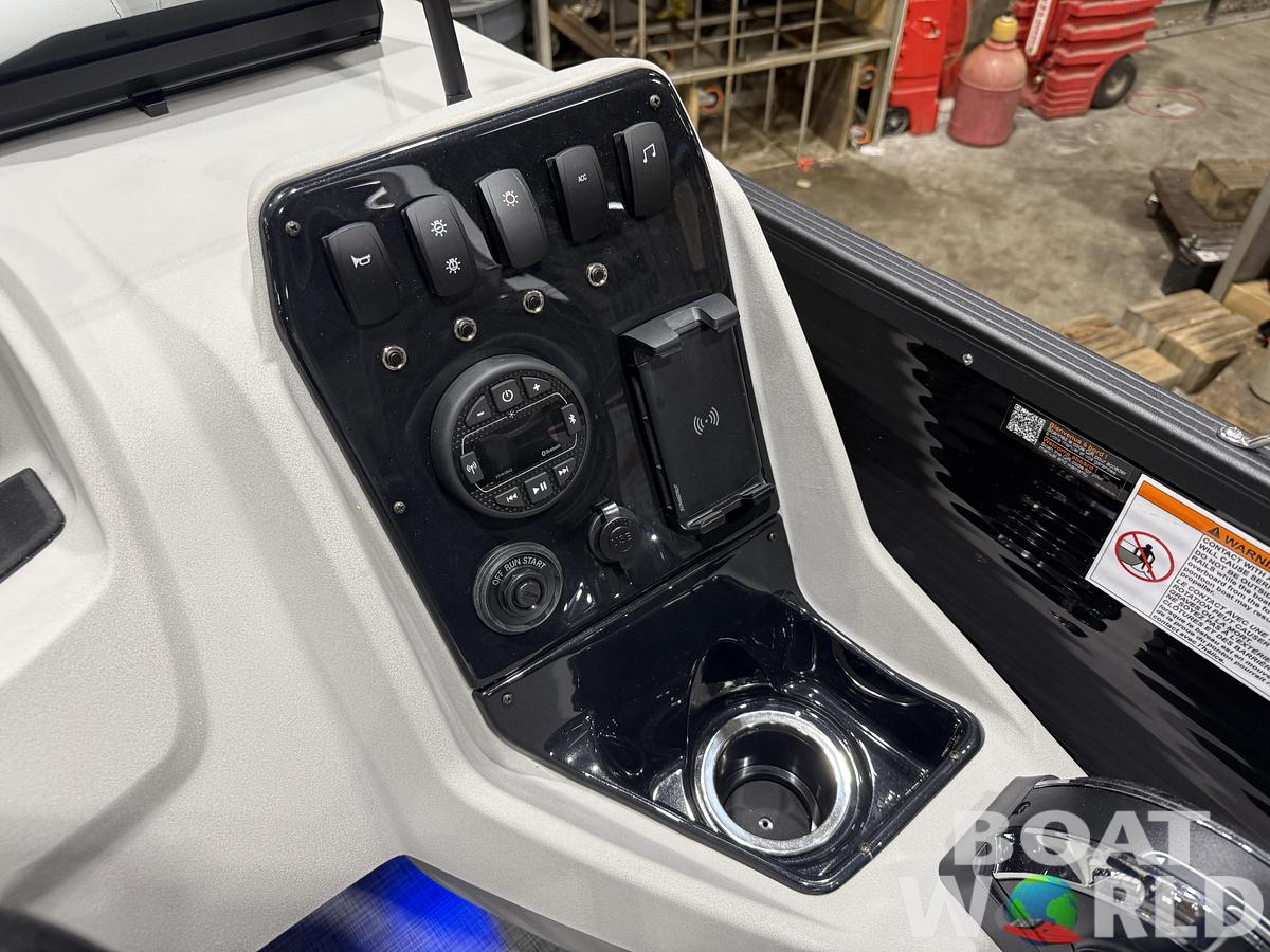 2026 Princecraft Vectra 21 RL Swingback Lounge $31995