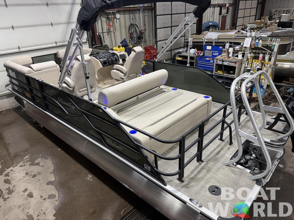 2026 Bentley Pontoons Legacy 220 Swingback