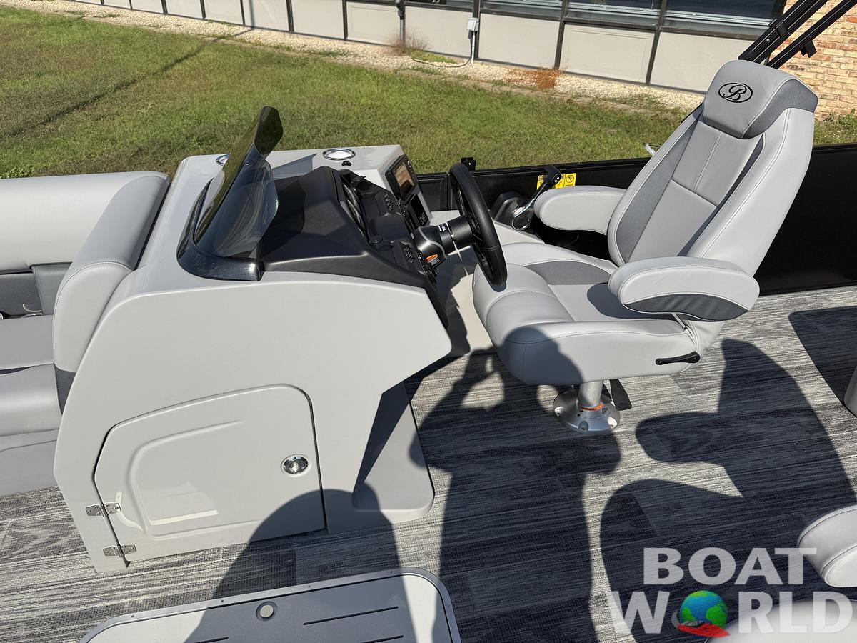 2026 Bentley Pontoons Legacy 223 Swingback Tritoon & Honda 4-Stroke EFI