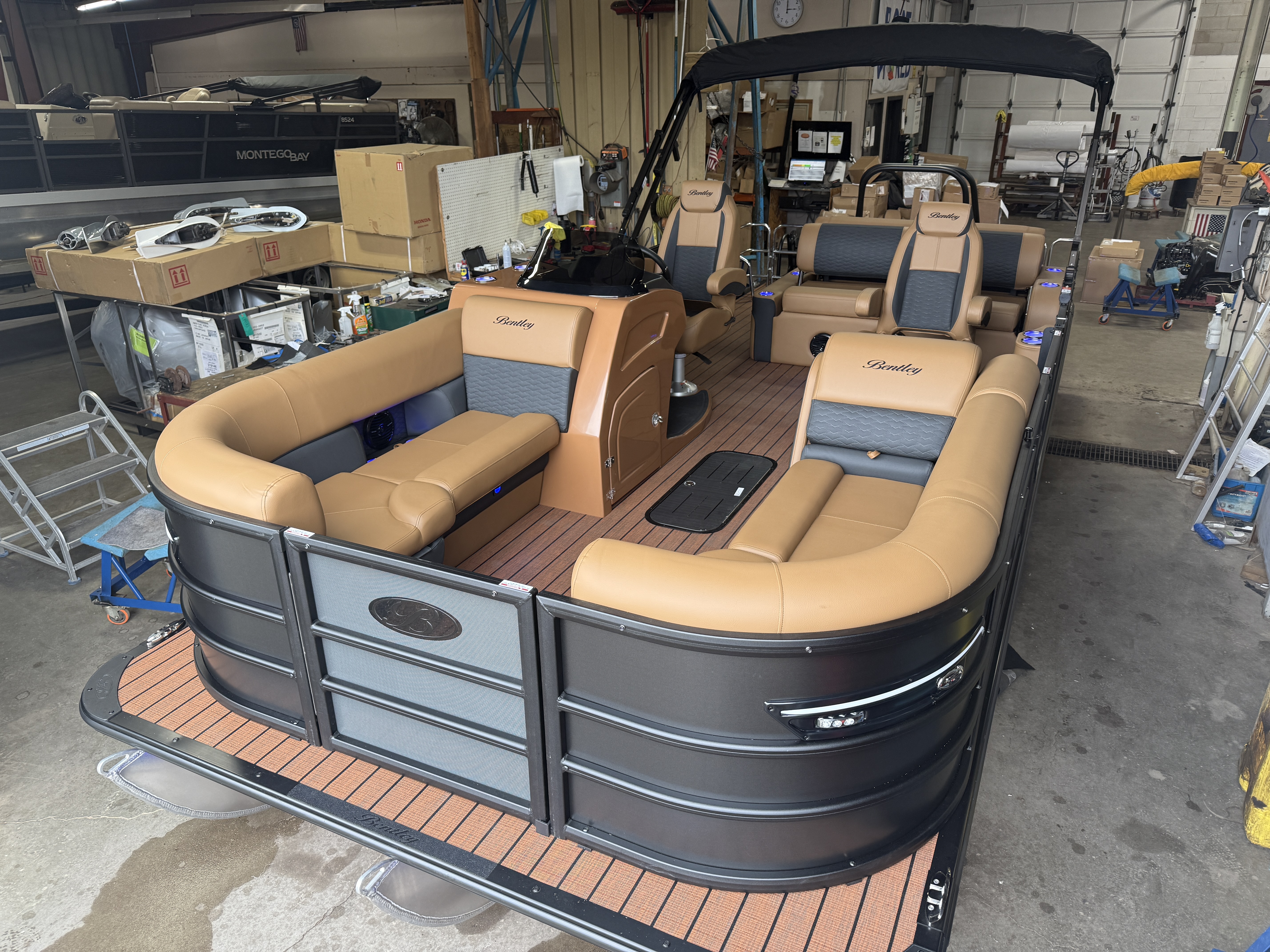 2026 Bentley Pontoons Elite 223 Swingback Tritoon