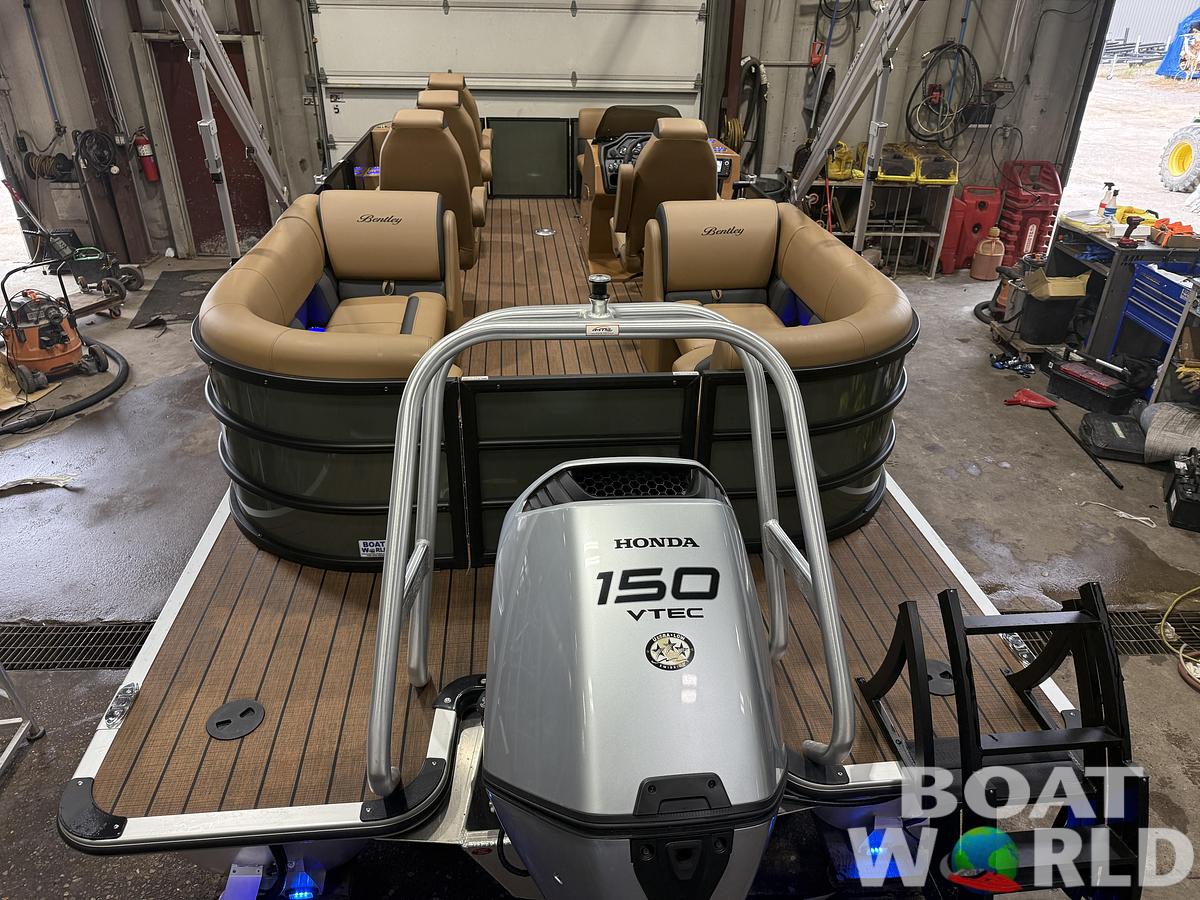 2026 Bentley Legacy 150HP 220 Navigator DL Quad Lounge $49995