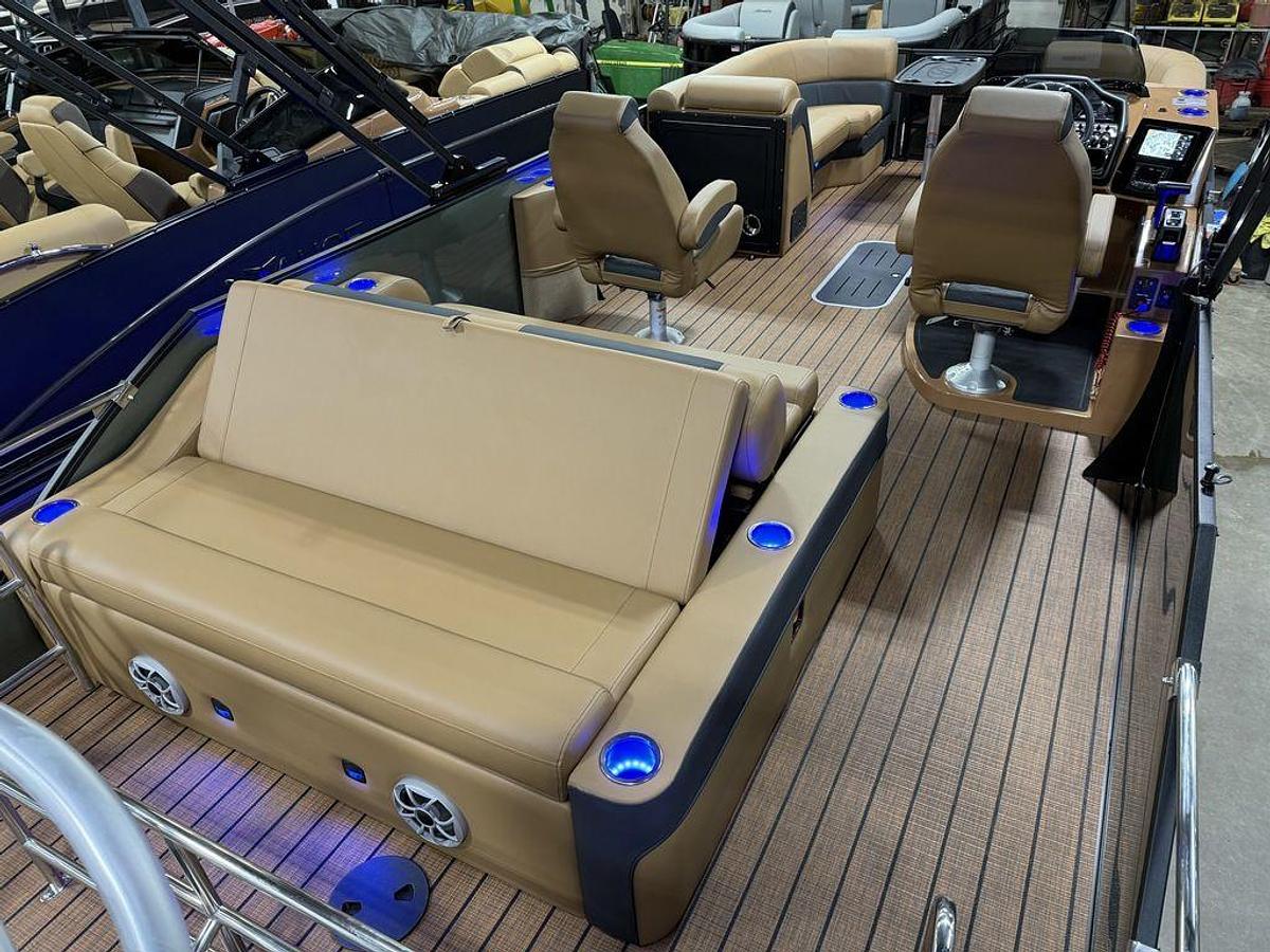 2025 Bentley Pontoons Elite 223 Swingback Tritoon & Honda 4-Stroke EFI