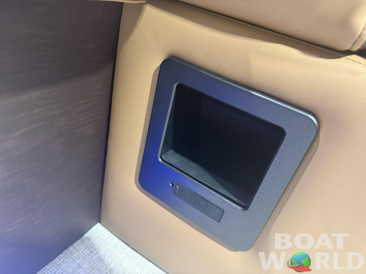 2026 Tahoe Pontoons LTZ 2385 Elite Windshield Tritoon