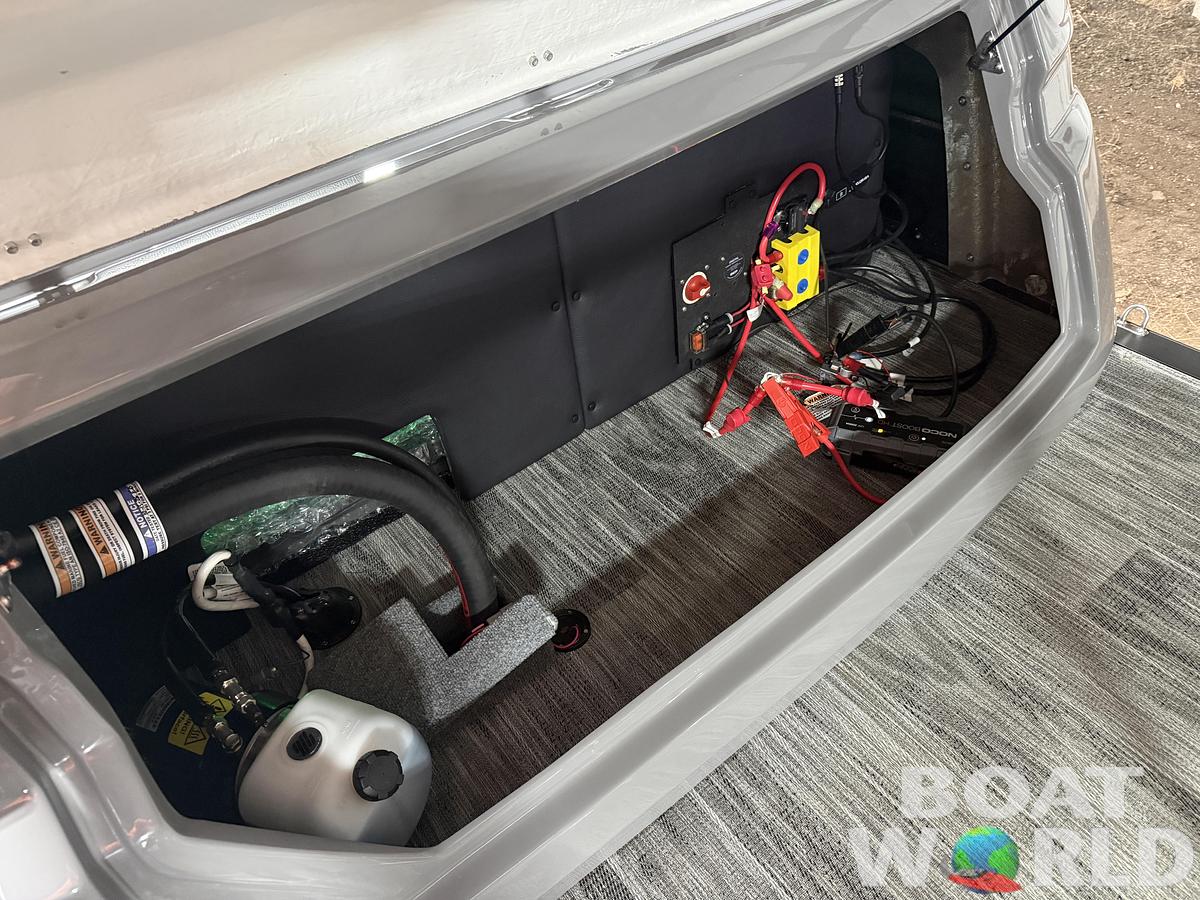 2026 Tahoe Pontoons Cascade 2385 Elite Windshield Tritoon