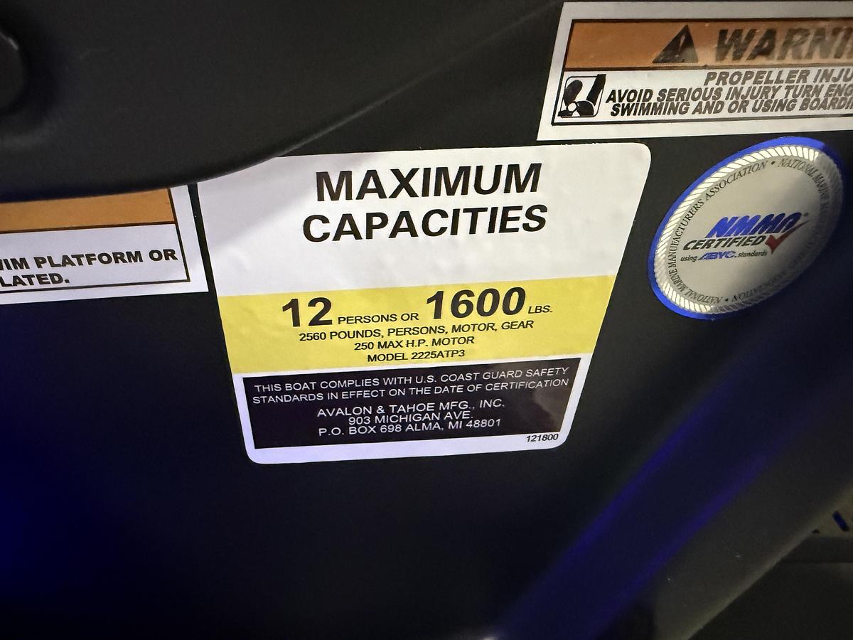 2025 Tahoe Pontoons Cascade 2385 Elite Tritoon & Honda 225HP 4-Stroke EFI