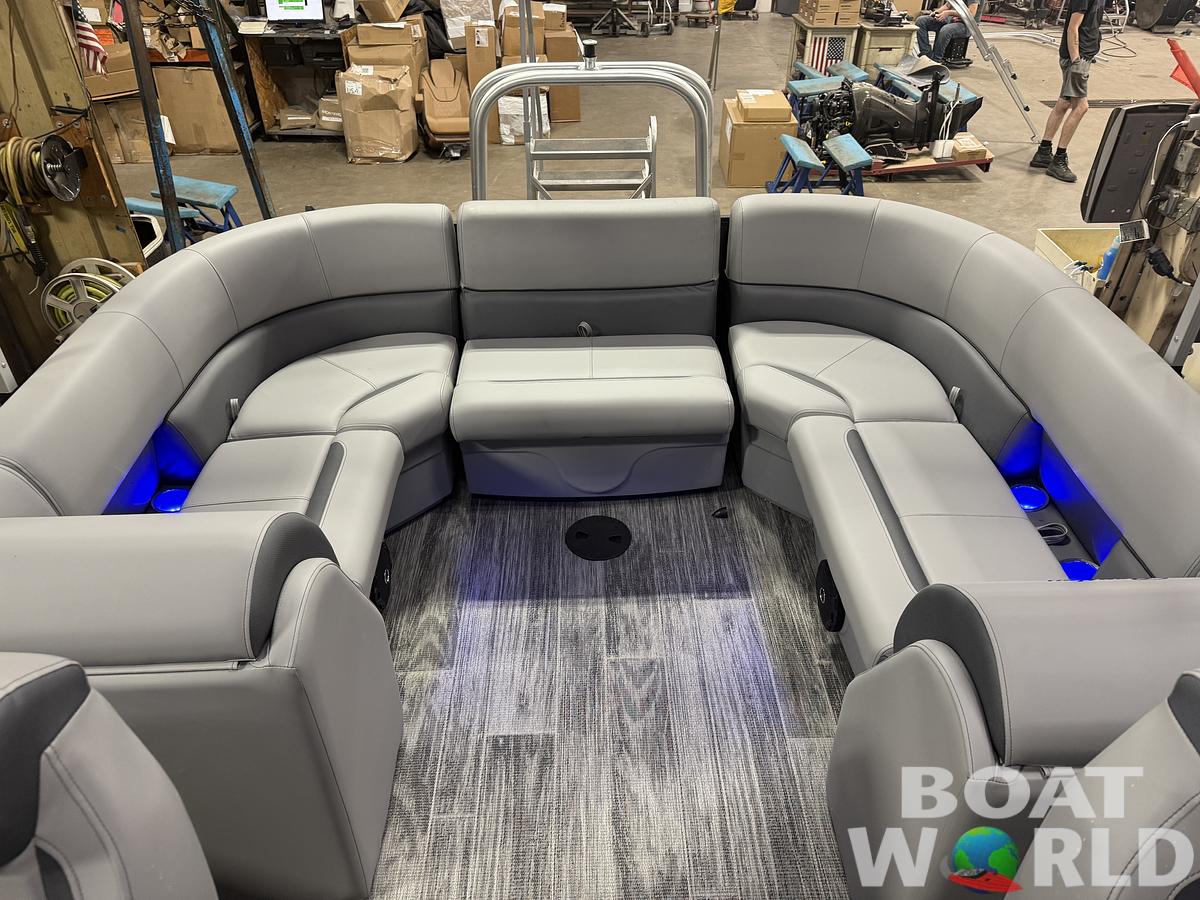 2026 Bentley Pontoons Legacy 223 Navigator Quad Lounge Tritoon 