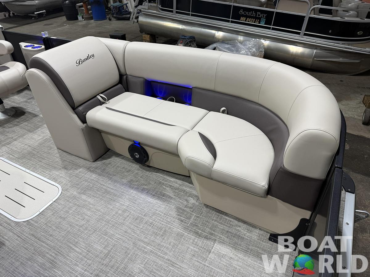 2026 Bentley Pontoons Legacy 223 Navigator Quad Lounge Tritoon