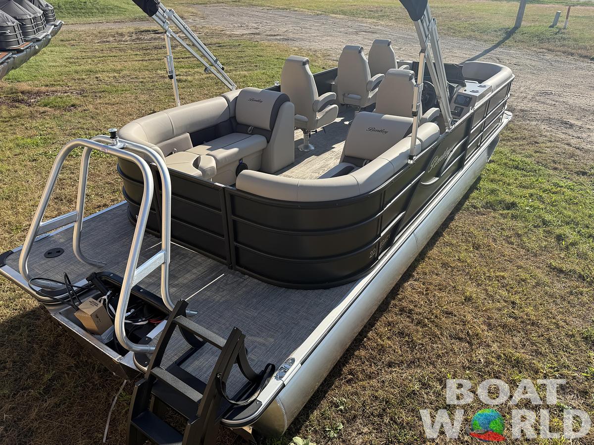 2026 Bentley Pontoons Legacy 223 Navigator DL Quad Lounge Tritoon & Honda 4-Stroke EFI
