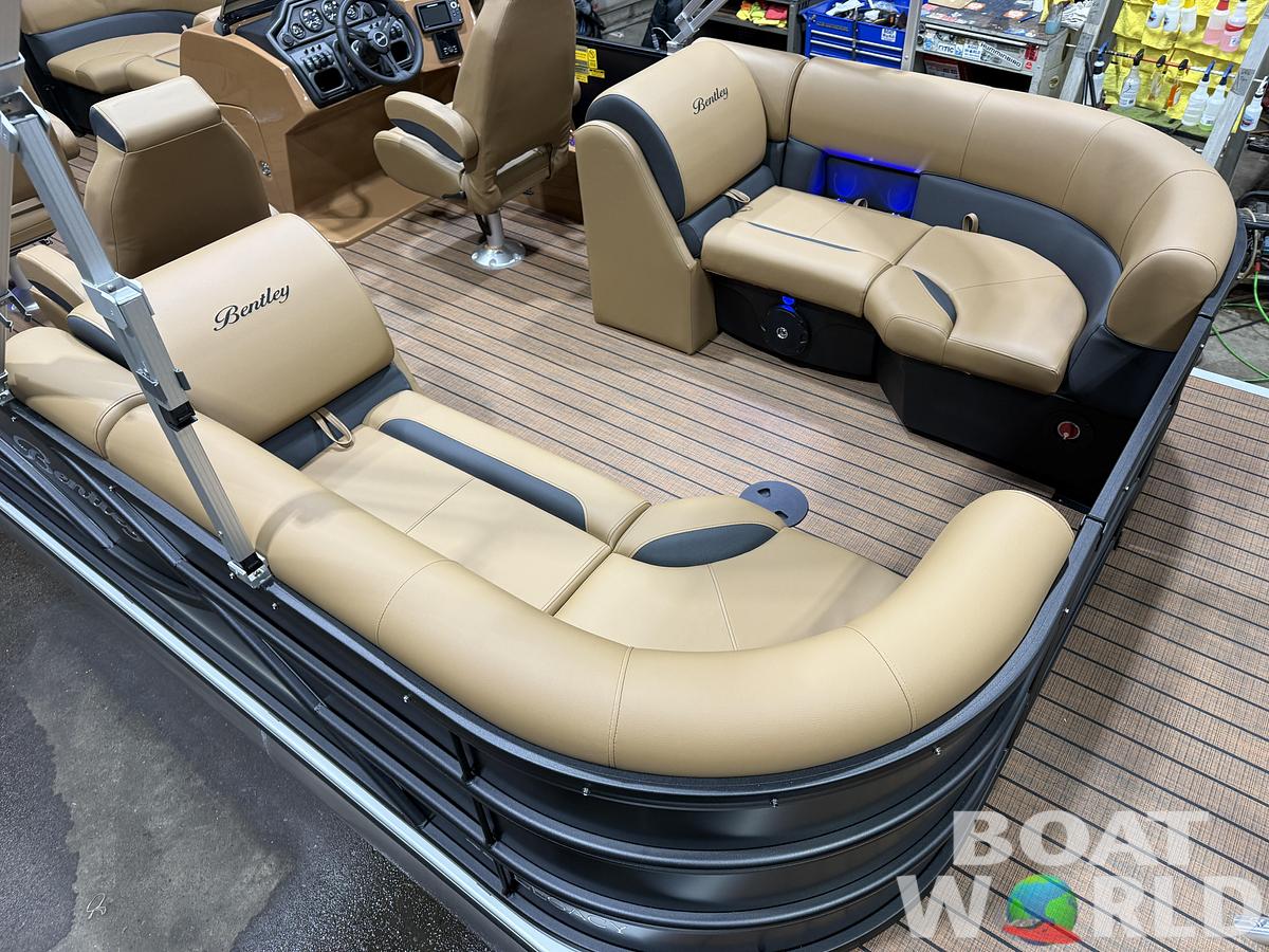 2026 Bentley Pontoons Legacy 223 Navigator DL Quad Lounge Tritoon 