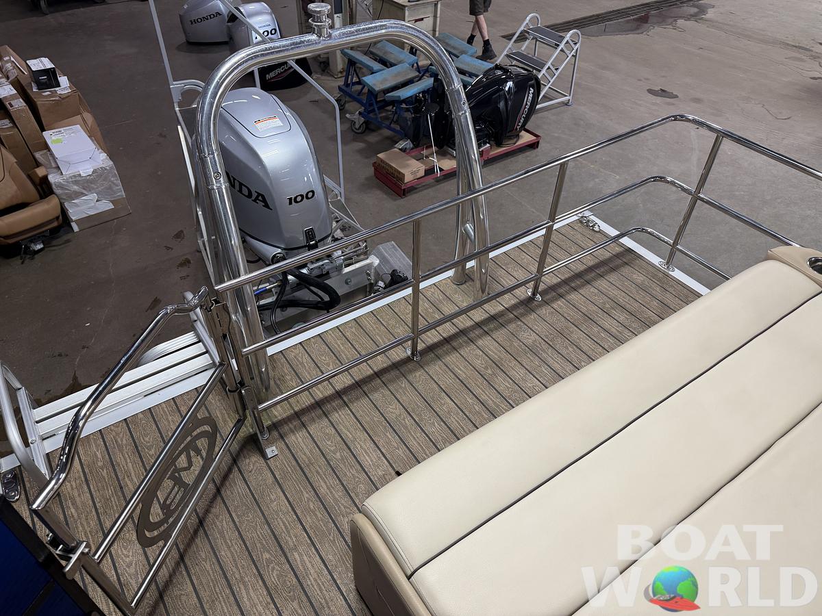 2023 Montego Bay NEW* 8524 Swingback Pontoon & 100HP 4-Stroke EFI