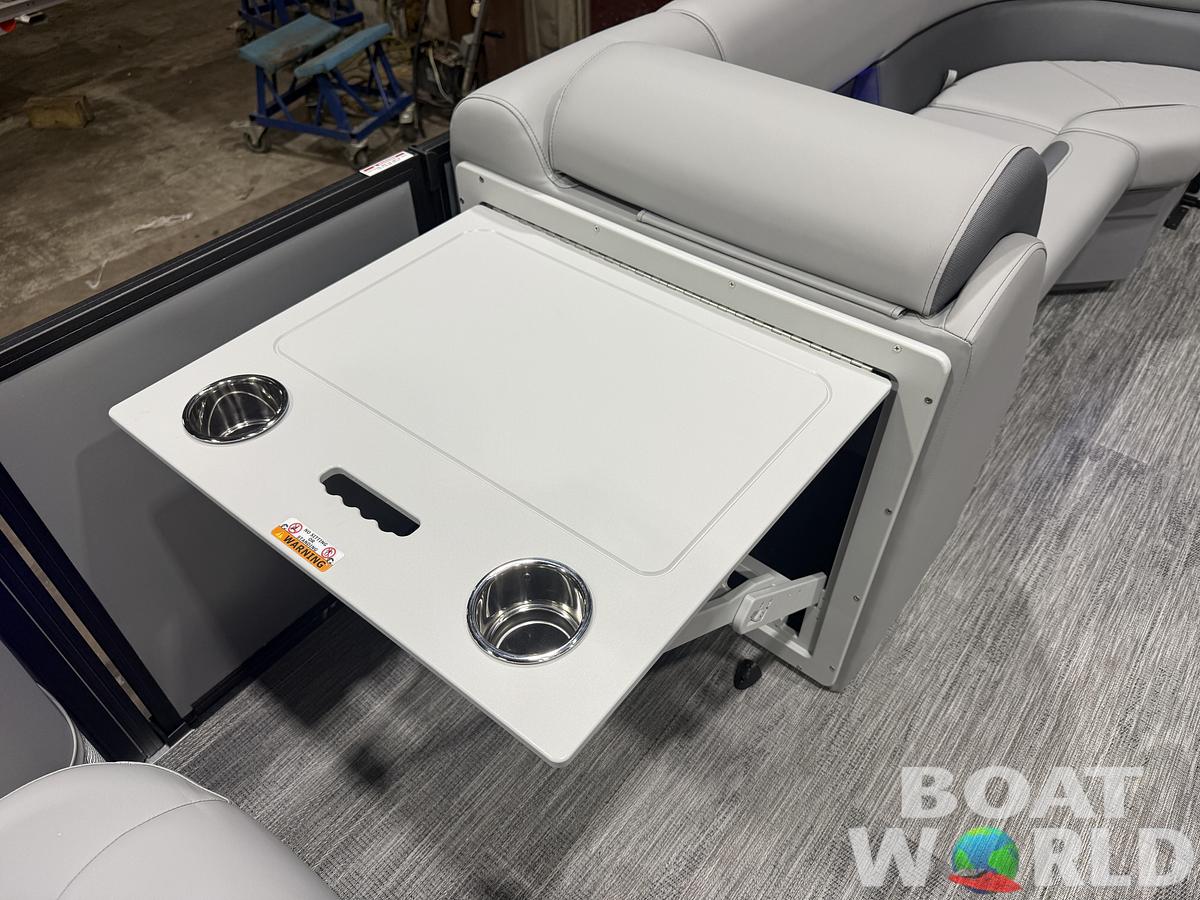 2026 Bentley Pontoons Legacy 220 Swingback 