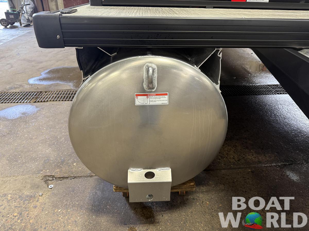 2027 Princecraft Vectra 23 RL SS Swingback Pontoon $36,995