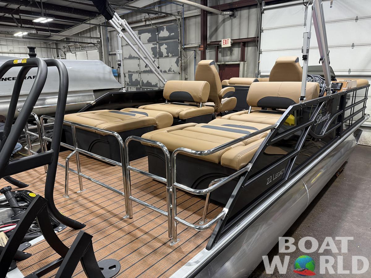 2026 Bentley Pontoons Legacy 223 QSB Swingback Tritoon 