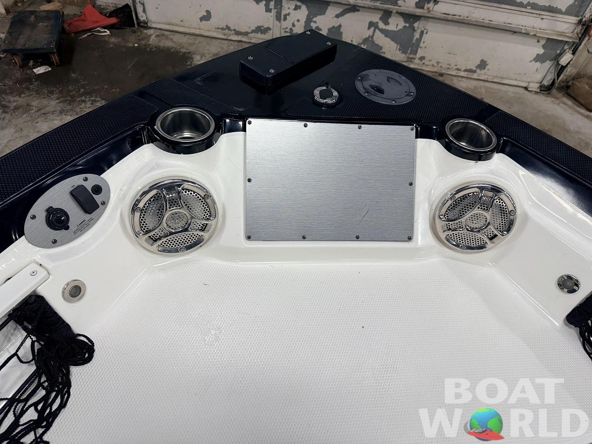 Used 2016 Larson FX 1850 DC Fiberglass Fishing Boat