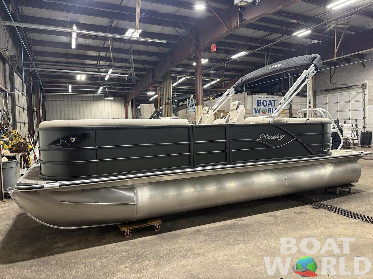 2026 Bentley Pontoons Legacy 223 Navigator Quad Lounge Tritoon